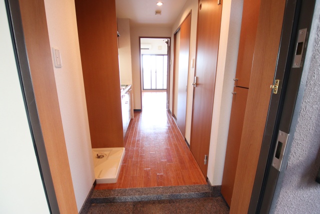 玄関　※別室の参考写真の為、現況優先です。