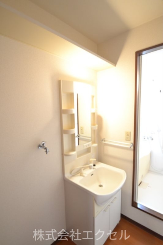 洗面設備　独立洗面台になります。