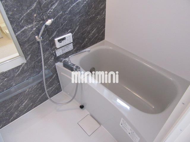 バス・シャワールーム　浴室には窓が付いてます