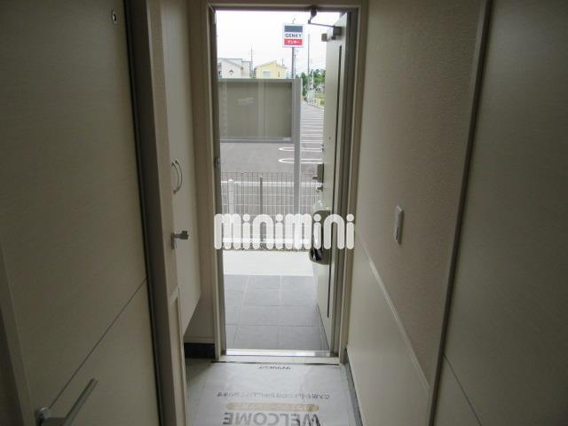 玄関　大きな下駄箱つきの玄関