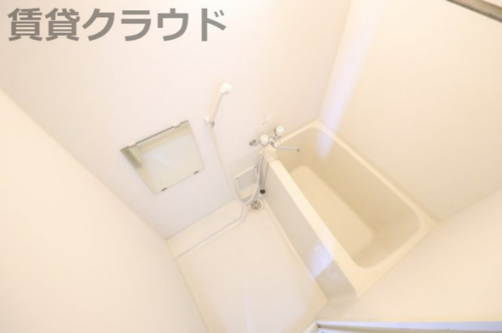 バス・シャワールーム　落ち着いた空間のお風呂です