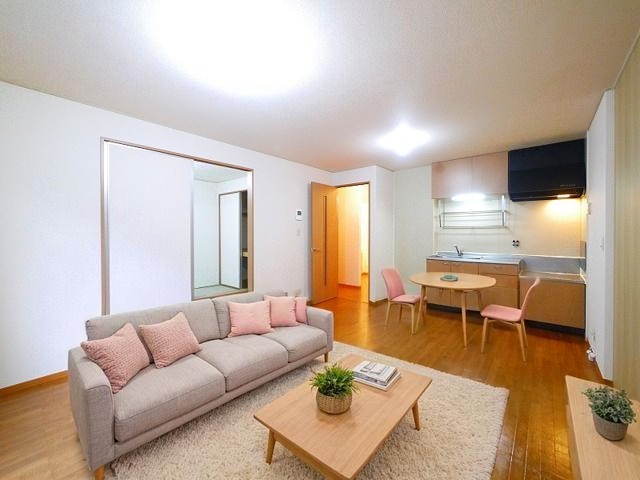 居室・リビング　CGで家具等を配置したもので家具等は含まれません