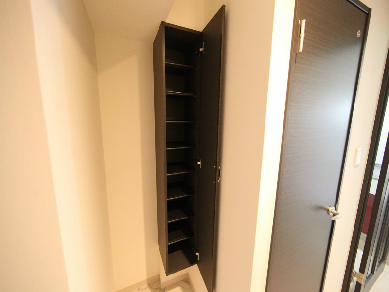 玄関　玄関　シューズボックス付（収納充実してます）