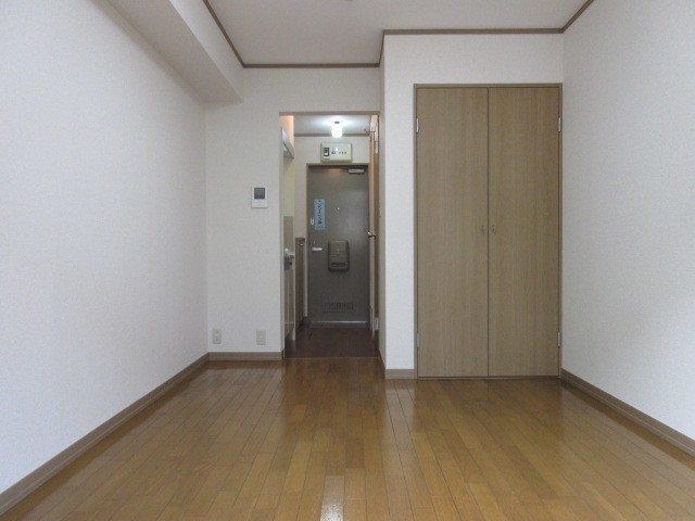 居室・リビング　★キレイなフローリング調のお部屋です★