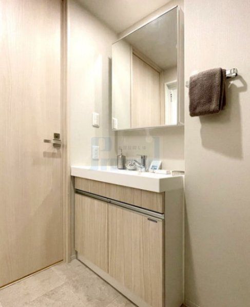 洗面設備　使いやすい独立洗面台☆