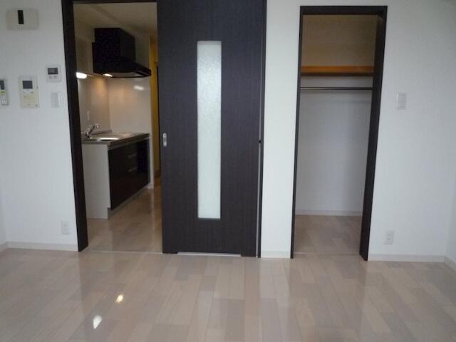 居室・リビング　明るい洋室です