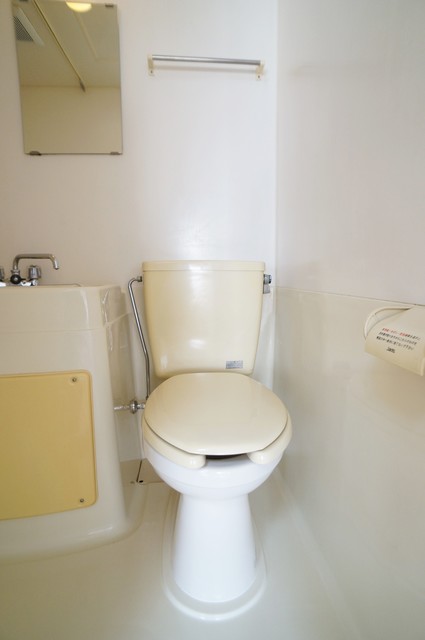 トイレ　白を基調とした空間で清潔感のあるトイレです♪