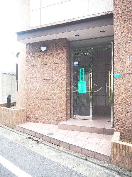 エントランス　高級感のあるエントランスですね。