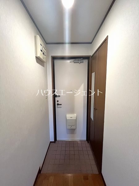 玄関　大きなシューズボックス付きの玄関です。※参考画像