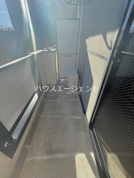 バルコニー　バルコニーもあって洗濯物もたくさん干せそうです。※参考画像