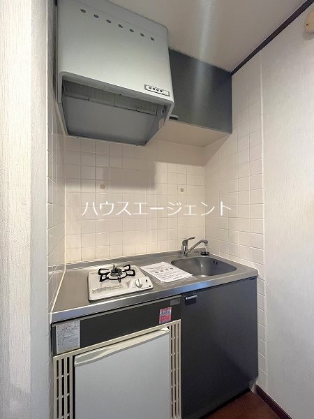 キッチン　ガスコンロ付きのキッチンでお料理もはかどりますね。※参考画像