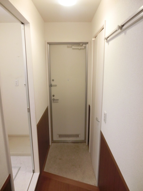玄関　シューズインクローク付きの玄関ですよ。