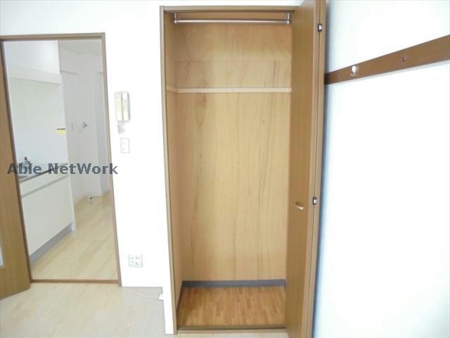 収納　※同物件別部屋の写真です。