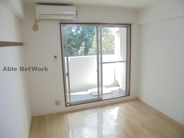 居室・リビング　※同物件別部屋の写真です。