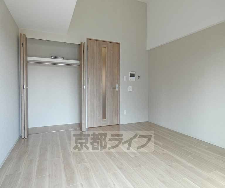 居室・リビング　・建具・床色等はお部屋ごとに異なることがあります