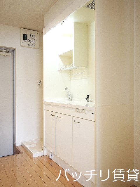 キッチン　別号室タイプの為、現状を優先致します。