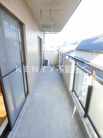 バルコニー　外からの目が気にならないバルコニーで洗濯物が干せます