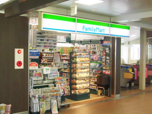 コンビニ　ファミリーマート 京成八幡駅構内店（コンビニ）まで358m