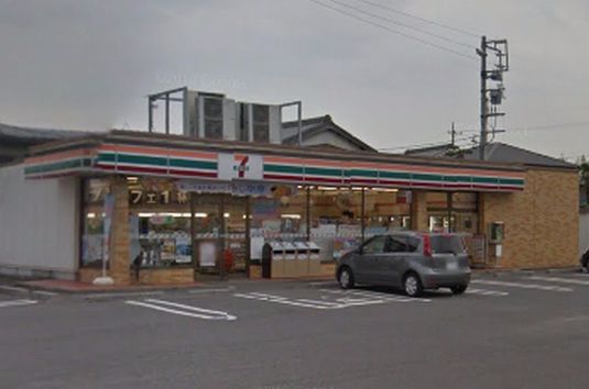 コンビニ　セブン－イレブン半田栄町店（コンビニ）まで582m