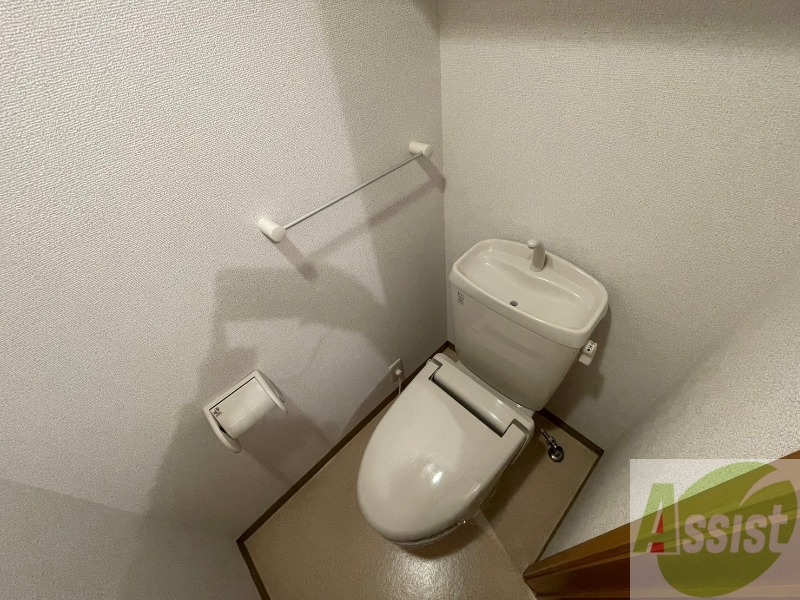 トイレ　こちらはトイレです。清潔感があり、安心して使用できます。