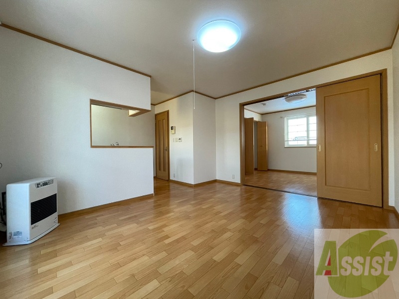 居室・リビング　明るいお部屋は気持ちよく過ごせそうですね。