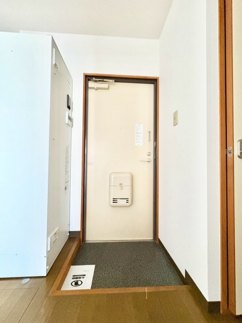 玄関　別号室の写真となります。