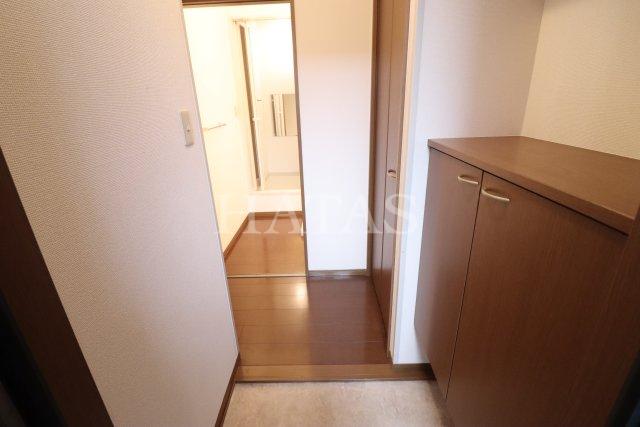 玄関　同物件別部屋です。