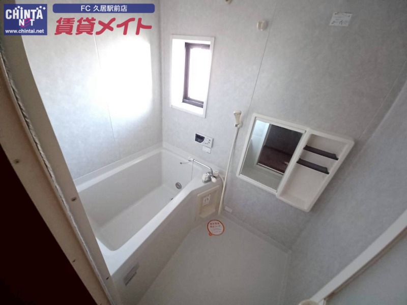 バス・シャワールーム　別部屋のお写真となります。