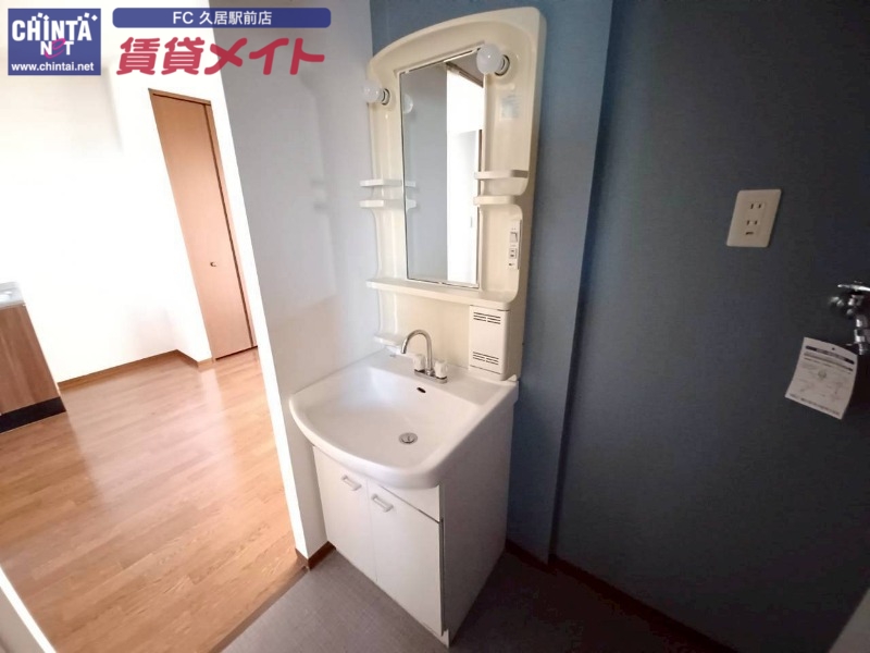 洗面設備　別部屋のお写真となります。