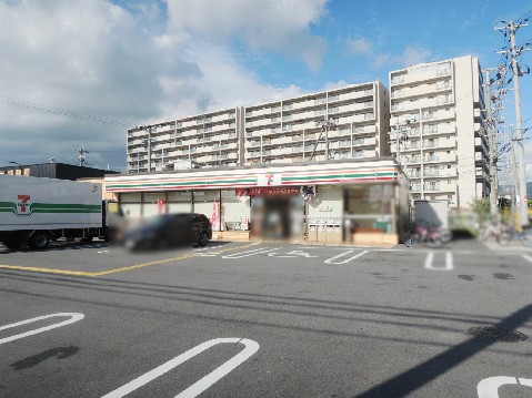 コンビニ　セブンイレブン 八尾天王寺屋2丁目店（コンビニ）まで591m