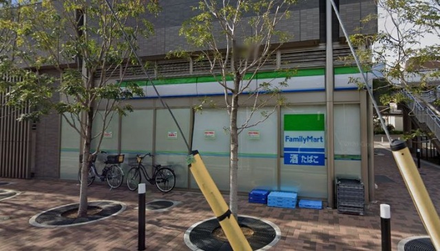 コンビニ　ファミリーマート東神奈川東口店（コンビニ）まで281m