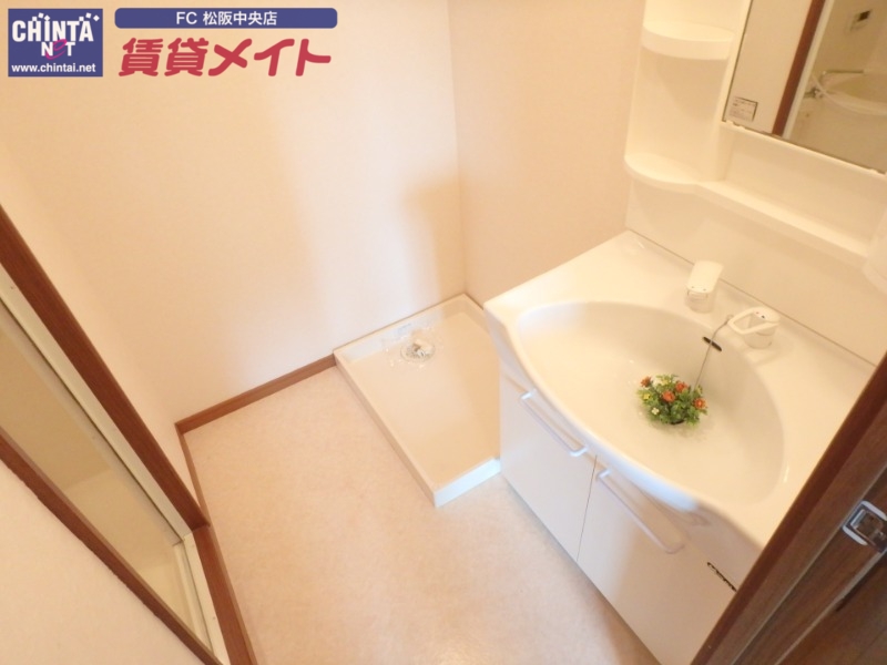 洗面設備　別部屋同型タイプ