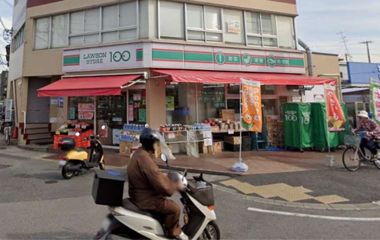 コンビニ　ローソンストア１００（コンビニ）まで398m
