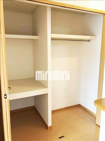 収納　キッチン横の大型のクローゼット