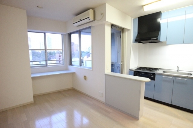 居室・リビング　同マンション別部屋