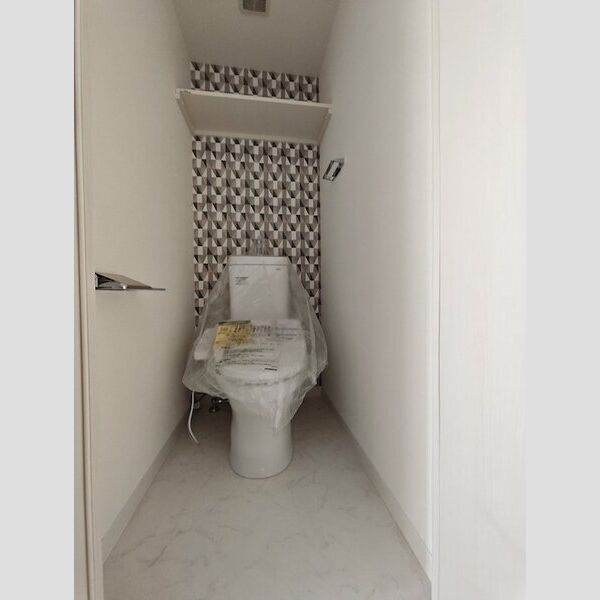 トイレ　落ち着いた色調のトイレです