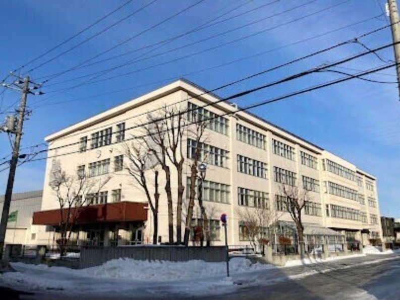 中学校　札幌市立栄町中学校（中学校）まで436m