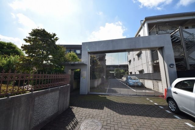 エントランス　★敷地内のシャッターです★