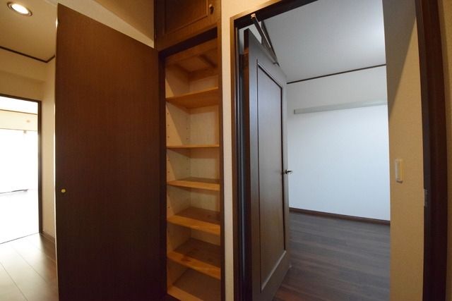 その他設備　★廊下にも便利な収納あります★