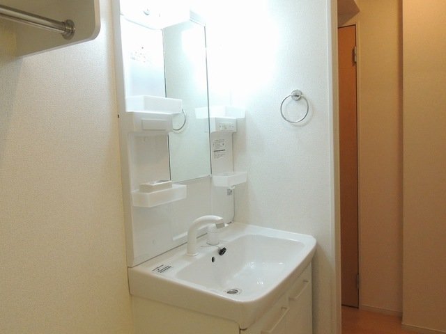 洗面設備　使いやすい洗面所です