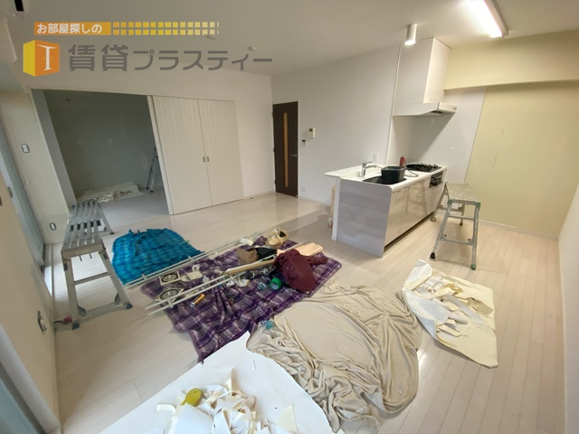 居室・リビング　明るいリビングで家族団らん
