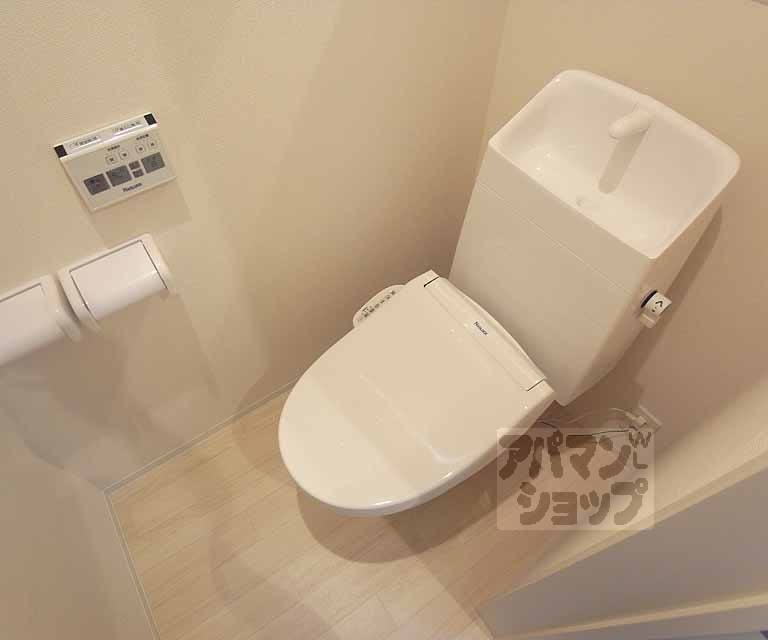 トイレ　ウォシュレット付き