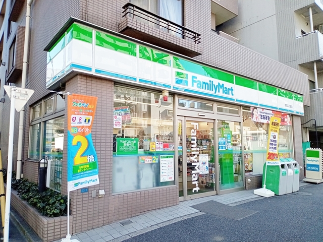 コンビニ　ファミリーマート赤羽二丁目店（コンビニ）まで208m
