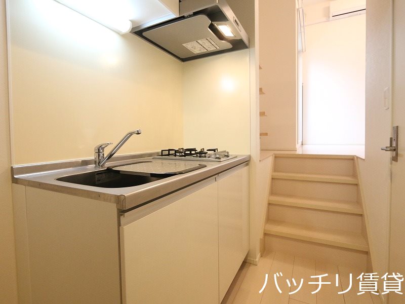 キッチン　別号室タイプの為、現状を優先致します。