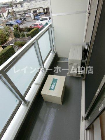 バルコニー　暖かな日差しのふりそそぐバルコニー
