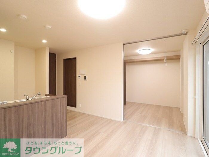 リッシュセゾン Eの居間写真