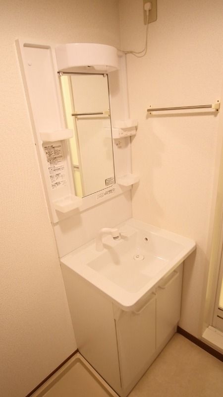 洗面設備　独立洗面台、朝の身支度には欠かせません