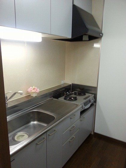 キッチン　同マンションの別住戸の写真です。