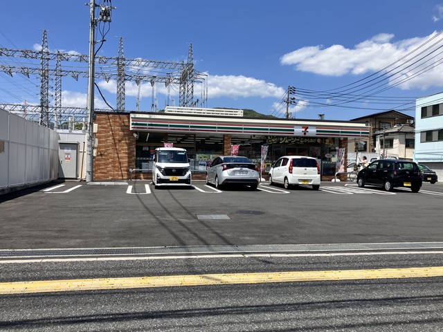 コンビニ　セブンイレブン広島草津東2丁目店（コンビニ）まで201m
