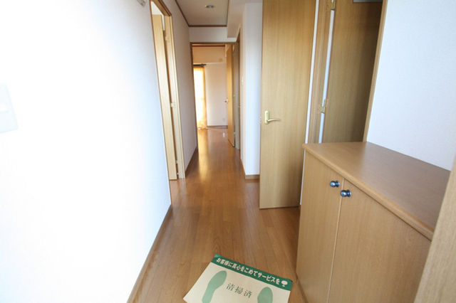 玄関　※別部屋の参考写真です。現況優先です。